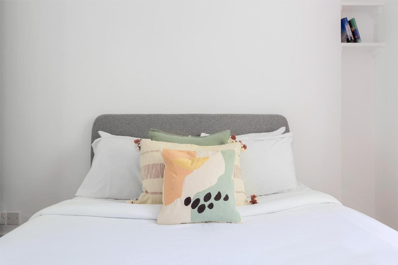 Beautiful 2 Bedrooms Apartment In Knightsbridge 런던 외부 사진